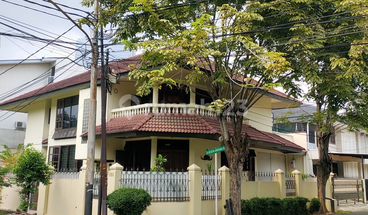 Perumahan Taman Kedoya Baru, Rumah 2 Lantai Luas Tanah 457M, Hadap Utara dan Barat, Jalan 3 Mobil