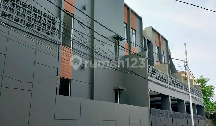 Duri Kepa, Rumah Baru 3 Lantai Uk.4,25 X 13,75 Hadap Timur Jalan 2 Mobil 2