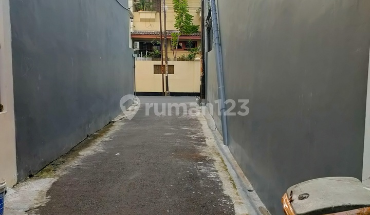 Tanjung Duren, Rumah Baru 3 Lantai Uk. 3,5 X 11 Hadap Barat, Jalan 2 Mobil 2