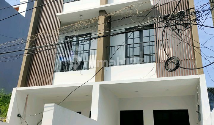 Taman Ratu, Rumah Baru 3 Lantai Uk.3,5 X 17 Hadap Utara, Jalan 2 Mobil