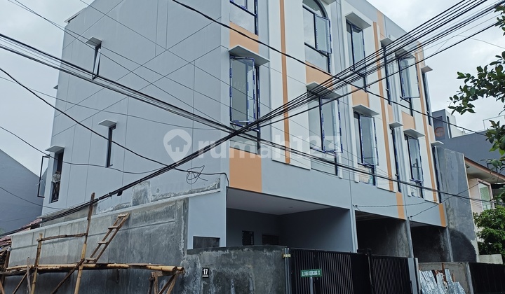 Duri Kepa, Bebas Banjir, Rumah Baru 3 Lantai Uk. 4 X 13 Hadap Selatan, Jalan 2,5 Mobil Duri Kepa, Bebas Banjir, Rumah Baru 3 Lantai Uk. 4 X 13 Hadap Selatan, Jalan 2,5 Mobil