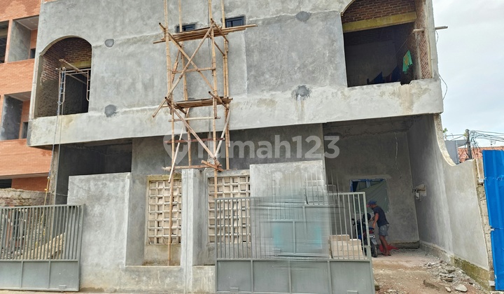 Green Garden, Rare Find. New 2-Story House Size 6 x 10 Facing West, 3-Car Road, Flood-Free 2