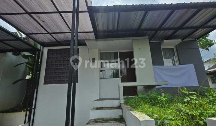 Rumah Hook di Bsb Village 1