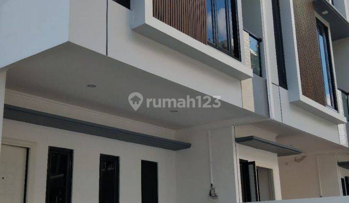 Rumah 2 Lantai Dekat Dengan Stasiun Kereta Rajawali Jakarta Pusat 1