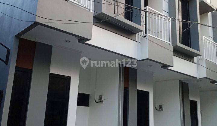 Rumah 2 Lantai Strategis Dekat Stasiun Rajawali Jakarta Pusat  1