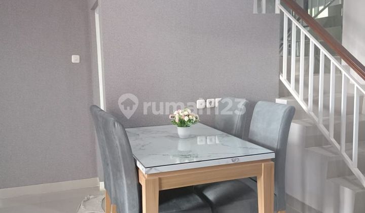 ruang makan rumah dijual 3,5 lantai siap