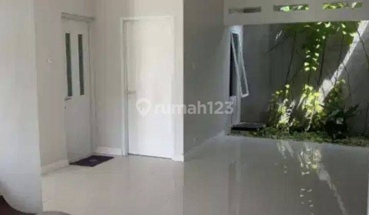 Rumah 2 Lantai Strategis Dekat Stasiun Jatinegara Jakarta Timur  2