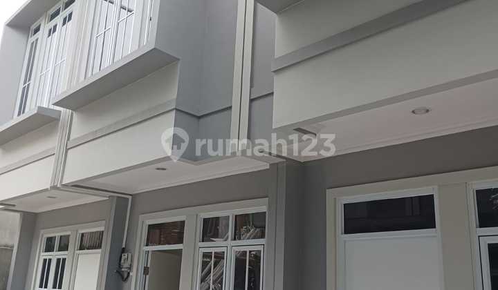 Dijual Rumah 2 Lantai Lokasi 10 Menit Dari Tol Cempaka Putih 2