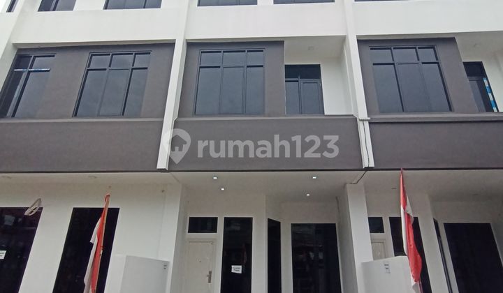 Dijual Runah 3,5 Lantai Ready 10 Menit Dari Prj