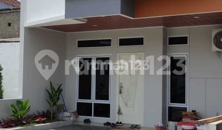 Rumah 2 Lantai Elegant, Dekat Green Pramuka Square
