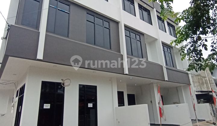 Dijual Runah 3,5 Lantai Ready 10 Menit Dari Prj 2