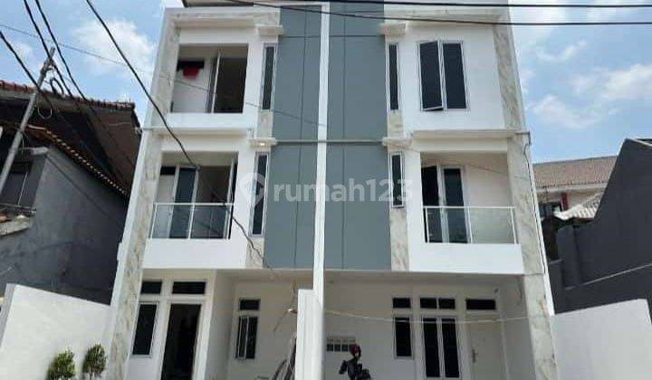 Dijual Rumah 3 Lantai 5 Menit Dari Mall Grand Pramuka 1