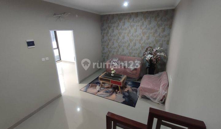 Rumah 3 Lantai 5 Menit Dari Mall Grand Pramuka 2