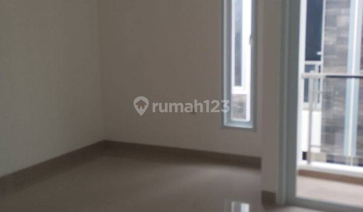 Dijual Rumah 2 Lantai Persis Samping Stasiun Kereta Jatinegara 2