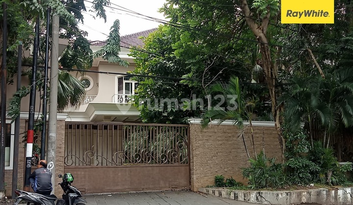 For Rent Semi-Furnished House on Tegalsari Street, Central Surabaya 1