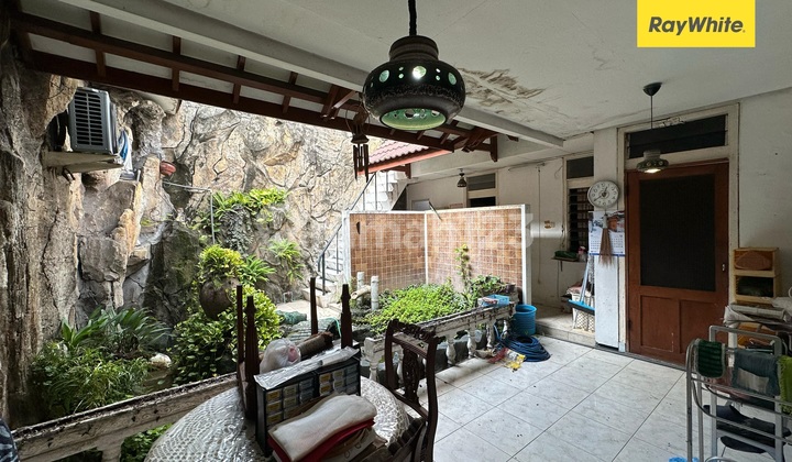 House for Sale in the Premium Area of Manyar, Surabaya 2