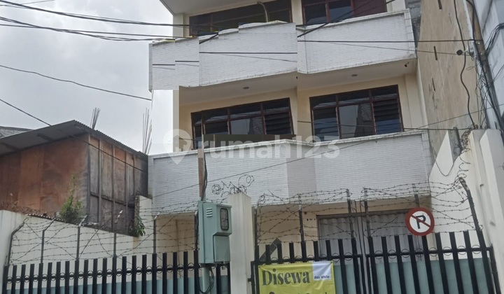 For Rent Shop House on Kedungsari Street Surabaya 1