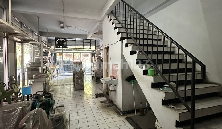 For Rent: Shop House on Raya Bubutan, Central Surabaya For Rent: Shop House on Raya Bubutan, Central Surabaya