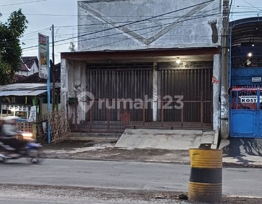 For Rent: Shop House on Tambakrejo Raya Street, Kraton, Surabaya 1