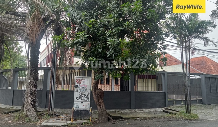 For Sale House on Jaksa Agung Suprapto Street, Surabaya 1
