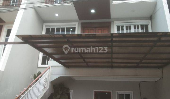 Dijual Rumah Desain Modern　3 Lantai Di Kalibata Selatan, Jaksel 1