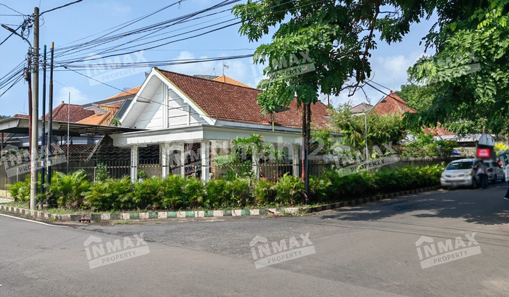 10END RUMAH MEWAH DIJANTUNG KOTA MALANG 1 MENIT DARI JALAN IJEN