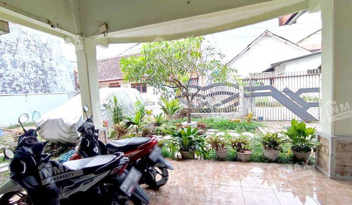 Rumah Luas 5 Kamar di Karya Timur, Malang Row Jalan Lebar 2