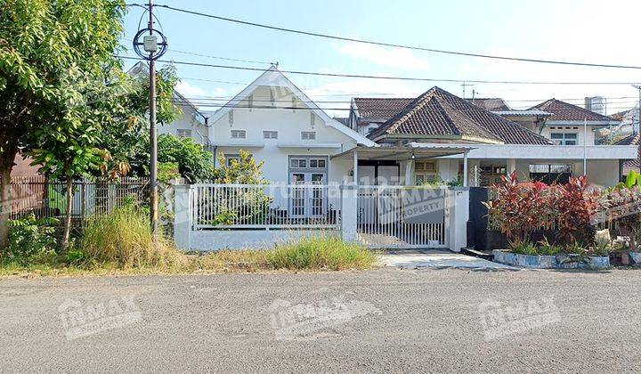 Rumah 3 Kamar Sangat Terawat di Taman Riau Malang Row Jalan Lebar 1