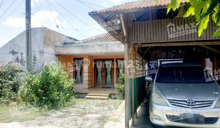 Rumah Bangunan Lama Kokoh di Mujamil Singosari, Row Jalan Lebar 1