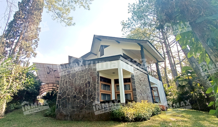 S31 and Villa House Front Position in Batu 2 Floors Near Jatim Park 1 2