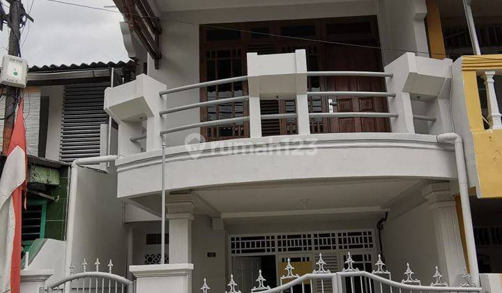 Rumah 3 Lantai SHM di Pondok Kelapa, Jakarta Timur 1