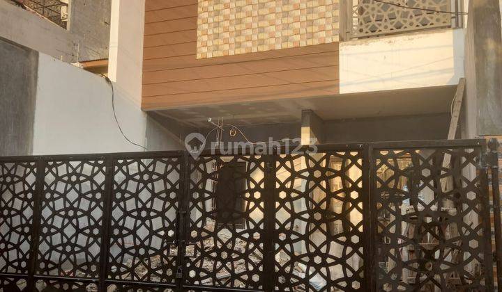 Rumah 2 Lantai Cantik SHM di Rawamangun, Jakarta Timur 1