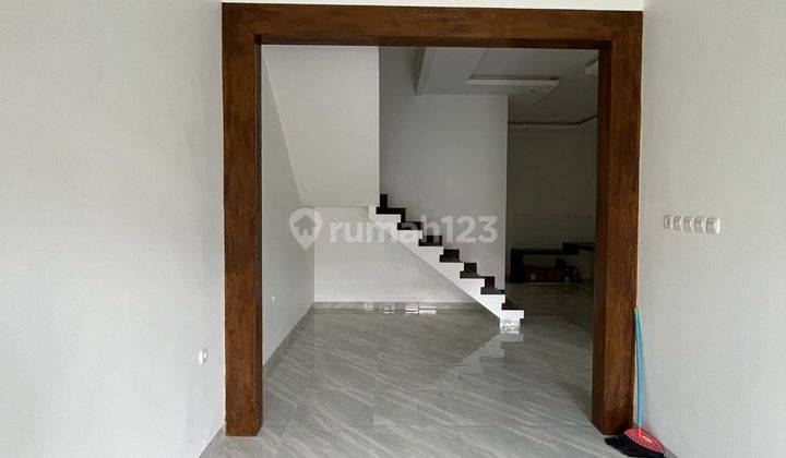 Rumah 2 Lantai Baru di bangun CANTIK SHM di Duta Bumi, Bekasi 2