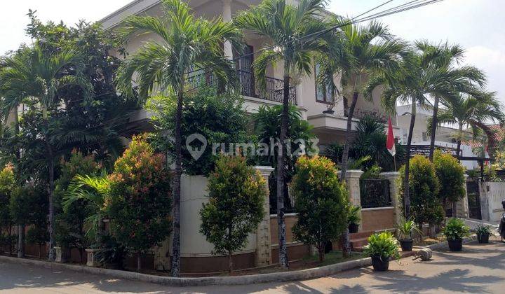 Rumah 2lt MEGAH posisi hook timur selatan di Pulomas Barat Jakarta Timur 1