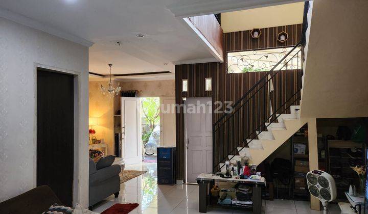 Rumah 2 Lantai Semi Furnished Cantik SHM di Kemang Pratama, Bekasi 1