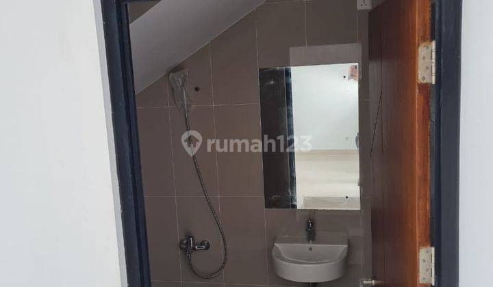 Rumah Baru Semi Furnis di Metland Menteng Cluster Jura 2 Lantai  2