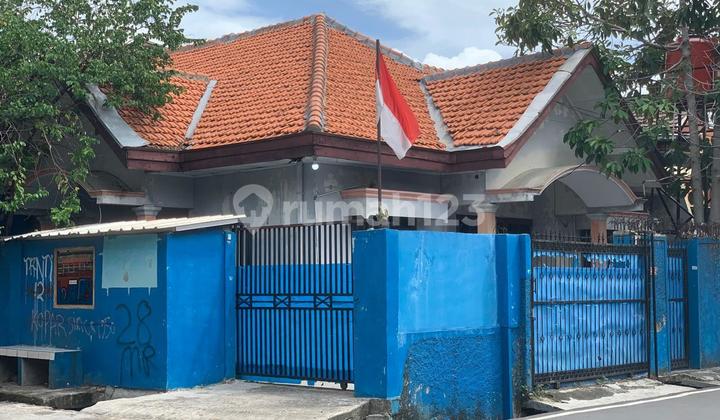 Ready-to-occupy hook house with 199 sqm land area in Johar Baru, Central Jakarta