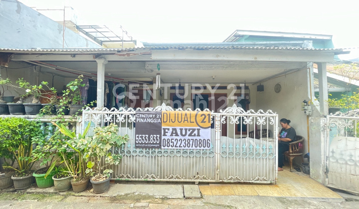 tampak depan dijual rumah satu lantai di