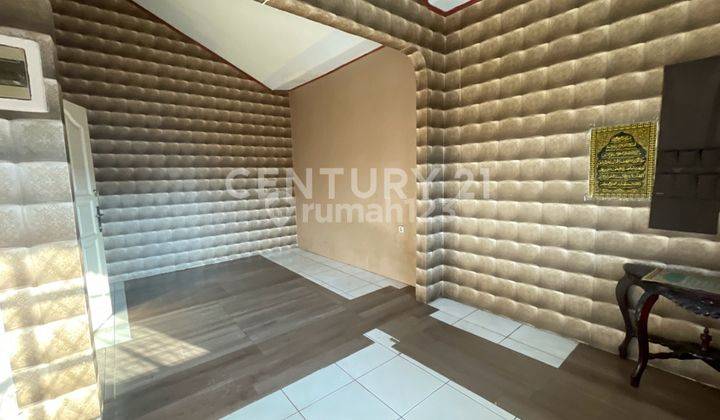 ruang tamu dijual rumah 2 lantai di