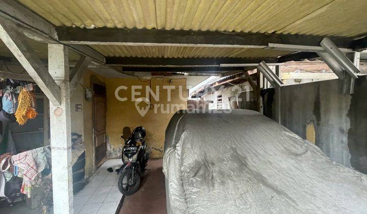 tampak depan dijual rumah satu lantai dekat