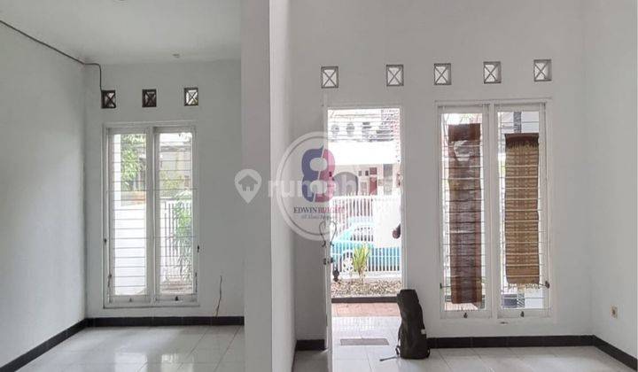 Rumah Cantik Siap Huni Strategis Dekat Berbagai Fasilitas 1