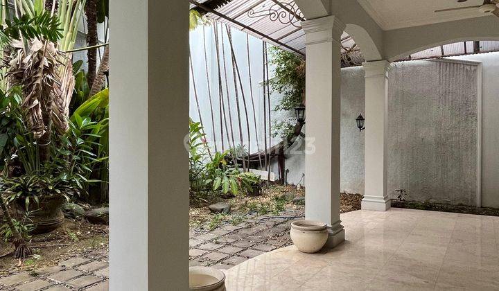 Dijual Luxury Well Maintained House 4 Bedroom di Permata Hijau 2