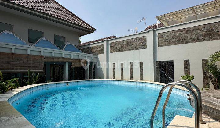 Rumah Mewah di Menteng Tema Modern Ethnic High Ceiling  1