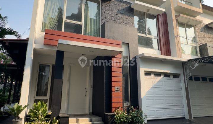 Townhouse Cantik 3 Lantai di Senayan Golf Lingkungan Nyaman Asri 1