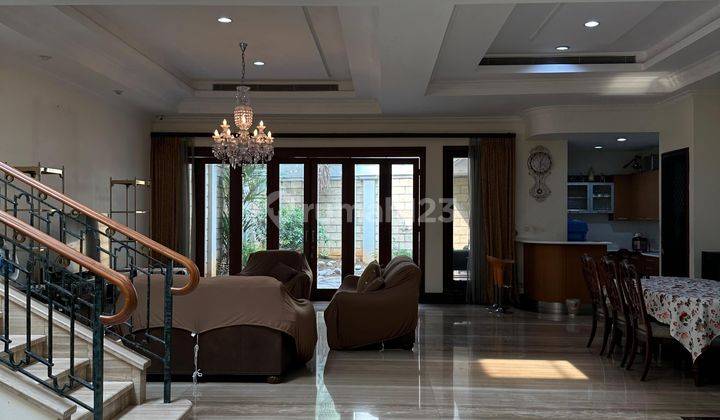 Rumah Mewah di Menteng 2 Lantai Garasi Besar Spacious 2