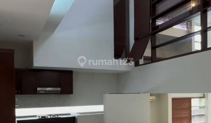 House For Sale At Kemang 3Storeys With Beautiful Back Garden  2