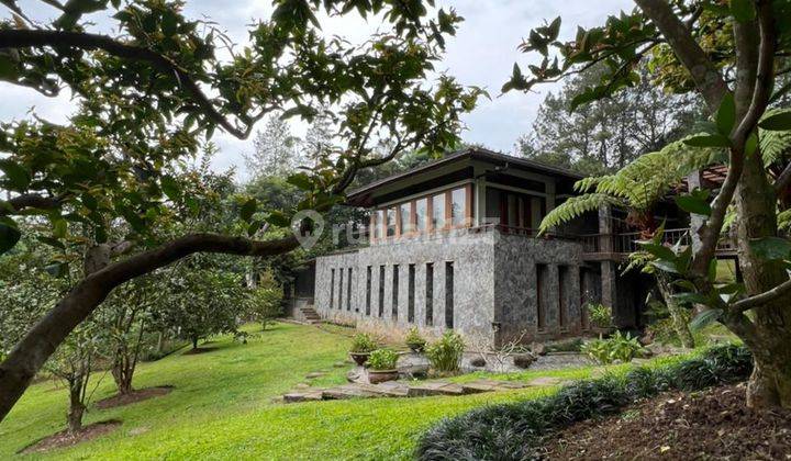 Rumah Karya Arsitek Suwito Hadi di Villa Triniti Bandung 1