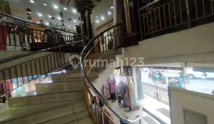 Good 4-Story Shop House for Sale on Otto Iskandar Otista, Bandung 2