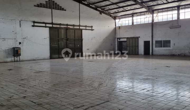 Warehouse Rental with 40ft Container Access in Cibolerang Bandung Warehouse Rental with 40ft Container Access in Cibolerang Bandung