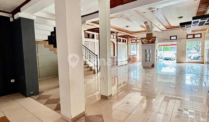 Strategic Commercial Space for Rent on Mainroad Riau Bandung Strategic Commercial Space for Rent on Mainroad Riau Bandung